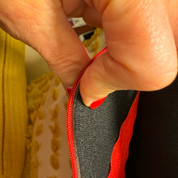 Betsy Johnson Wristlet Bright Red w/ Wrist Strap, Shaped like LIPS NWOT - Picture 4 of 9